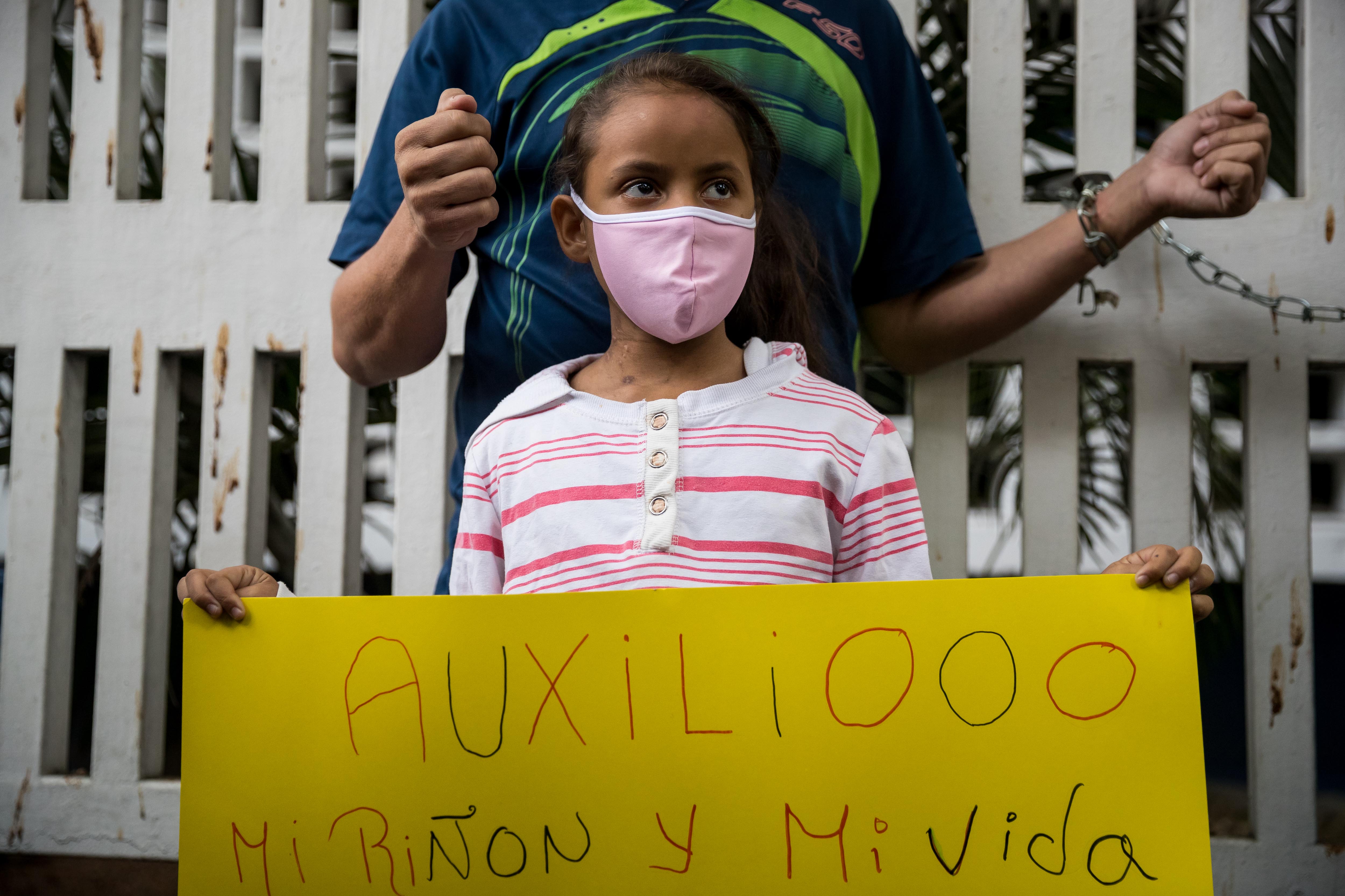 Protesta indefinida frente al J.M de Los Ríos por falta de tratamiento para niños con afecciones renales