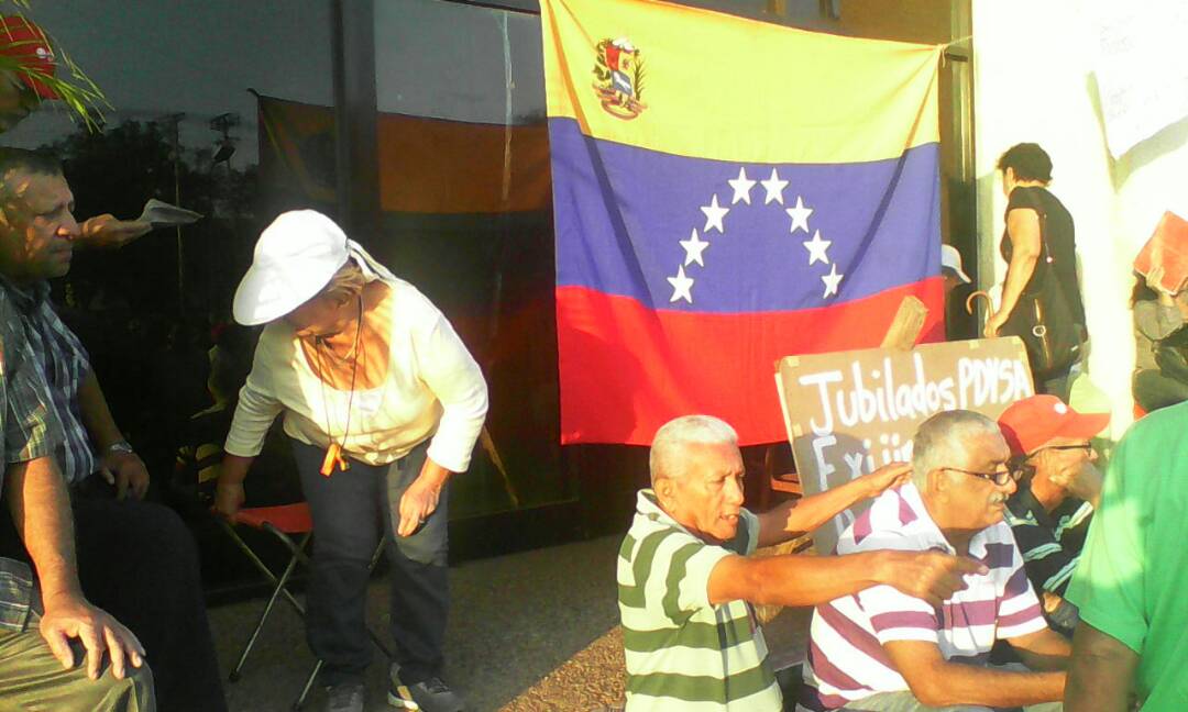 Ni los viejitos se salvan: GNB retiene a jubilados  por exigir el pago de sus fondos de pensiones (FOTOS)
