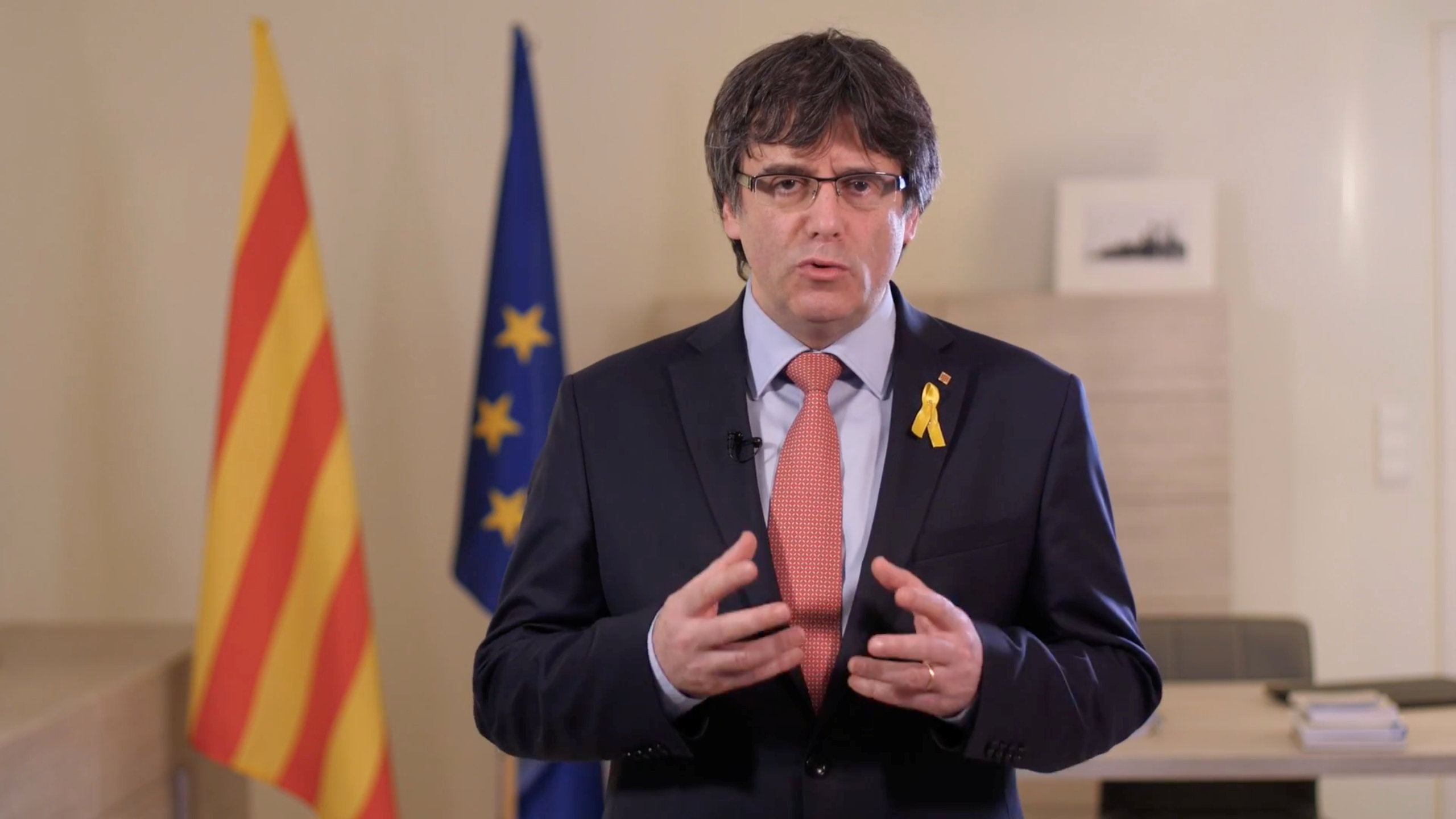 Parlamento catalán busca una alternativa a Puigdemont como presidente