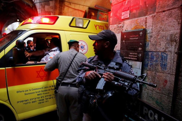 Israeli security forces stand next to an ambulance near the site where an Israeli was wounded in a stabbing attack in Jerusalem's Old City, Israeli Police said, March 18, 2018. REUTERS/Ammar Awad