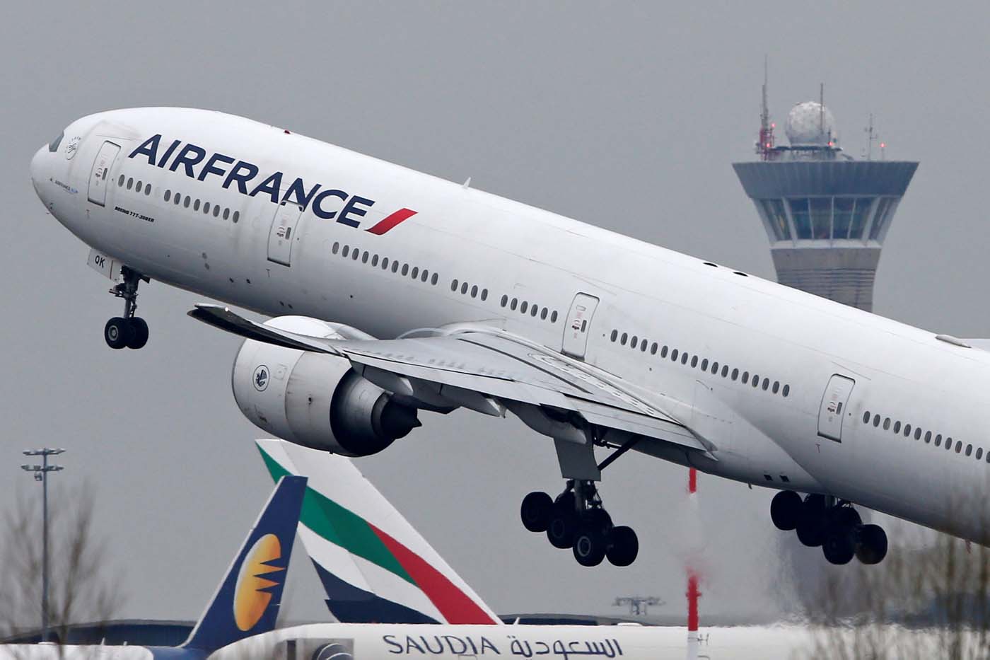 Air France suspende “temporalmente” sus operaciones en Venezuela