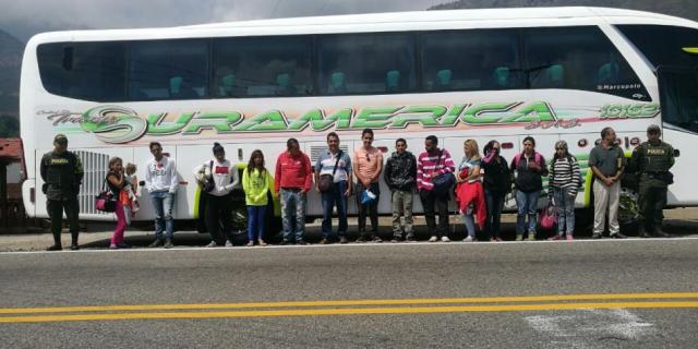 Este fin de semana fueron sorprendidos 21 venezolanos en situación irregular, que viajaban hacia Bucaramanga. Foto: Policía de Norte de Santander