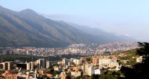 Huyen de las regiones hacia Caracas para conseguir “normalidad”