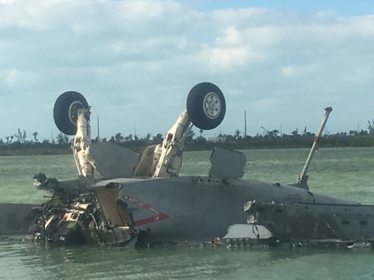 Avión de la Armada de EEUU se estrella en Florida