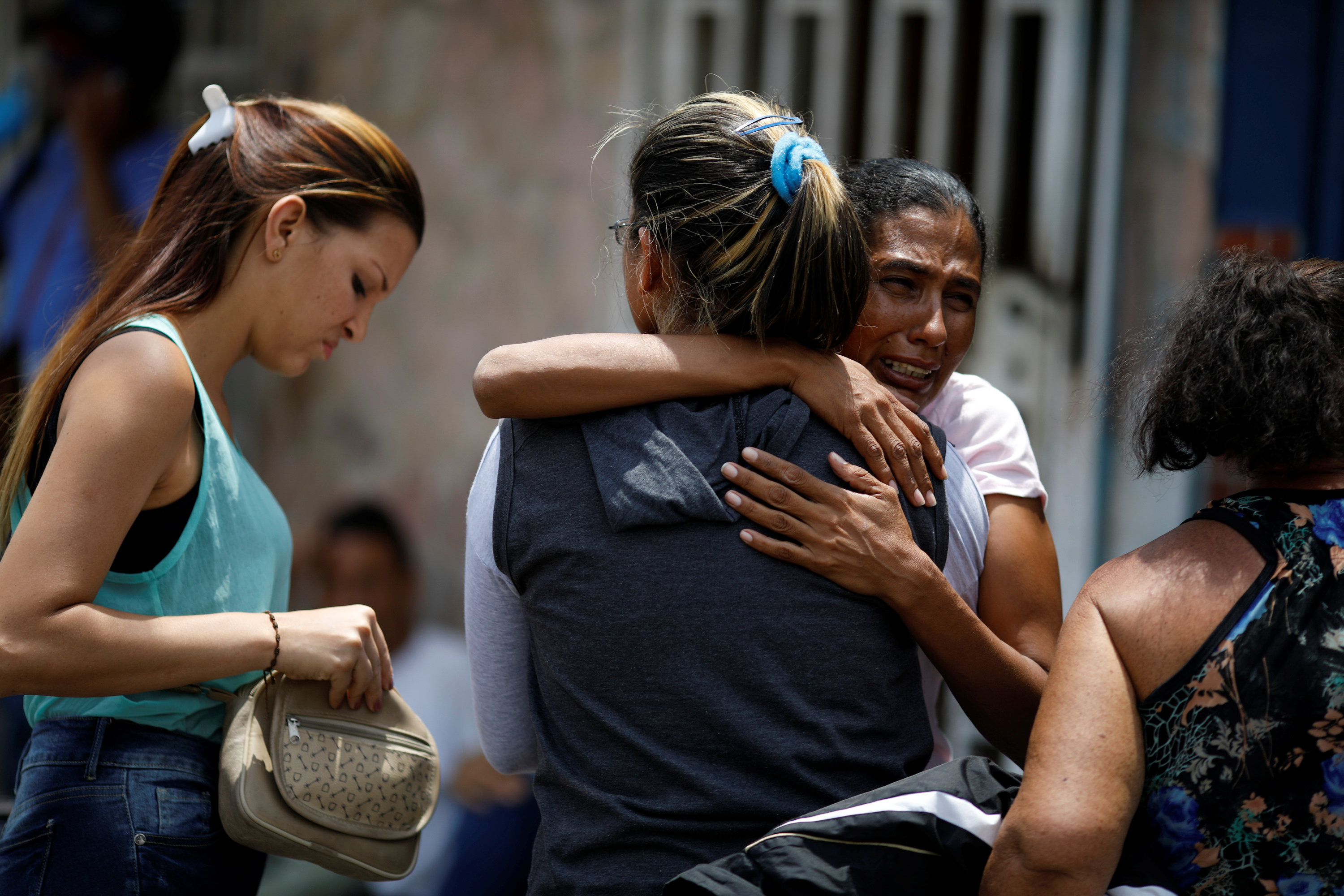 Familiares de reos exigen información sobre muertos y heridos en Comandancia de Carabobo (Videos) #28Mar