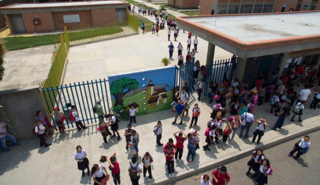 Las escuelas con mayor matrícula están implementando un plan de adaptación para los estudiantes. / Foto: Juan Pablo Cohen