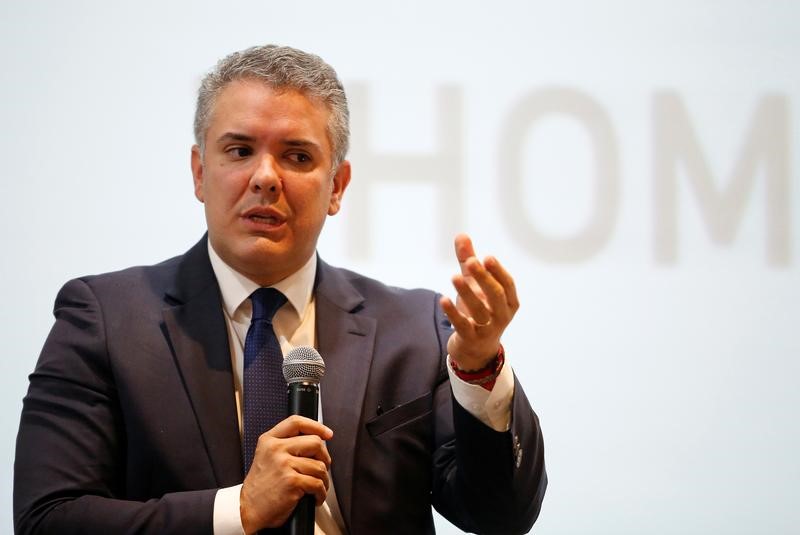Iván Duque mantiene favoritismo a dos meses para las presidenciales colombianas