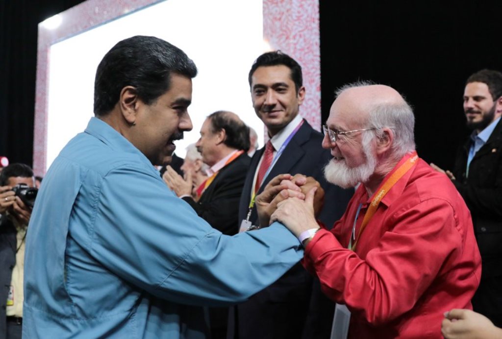Maduro asegura que organizaciones sociales lo invitaron a Perú