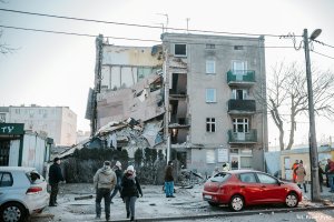 Al menos cuatro personas fallecieron al colapsar parte de un edificio en Polonia (Fotos)