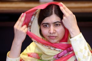 Malala abandona Pakistán después de una visita emotiva a su país
