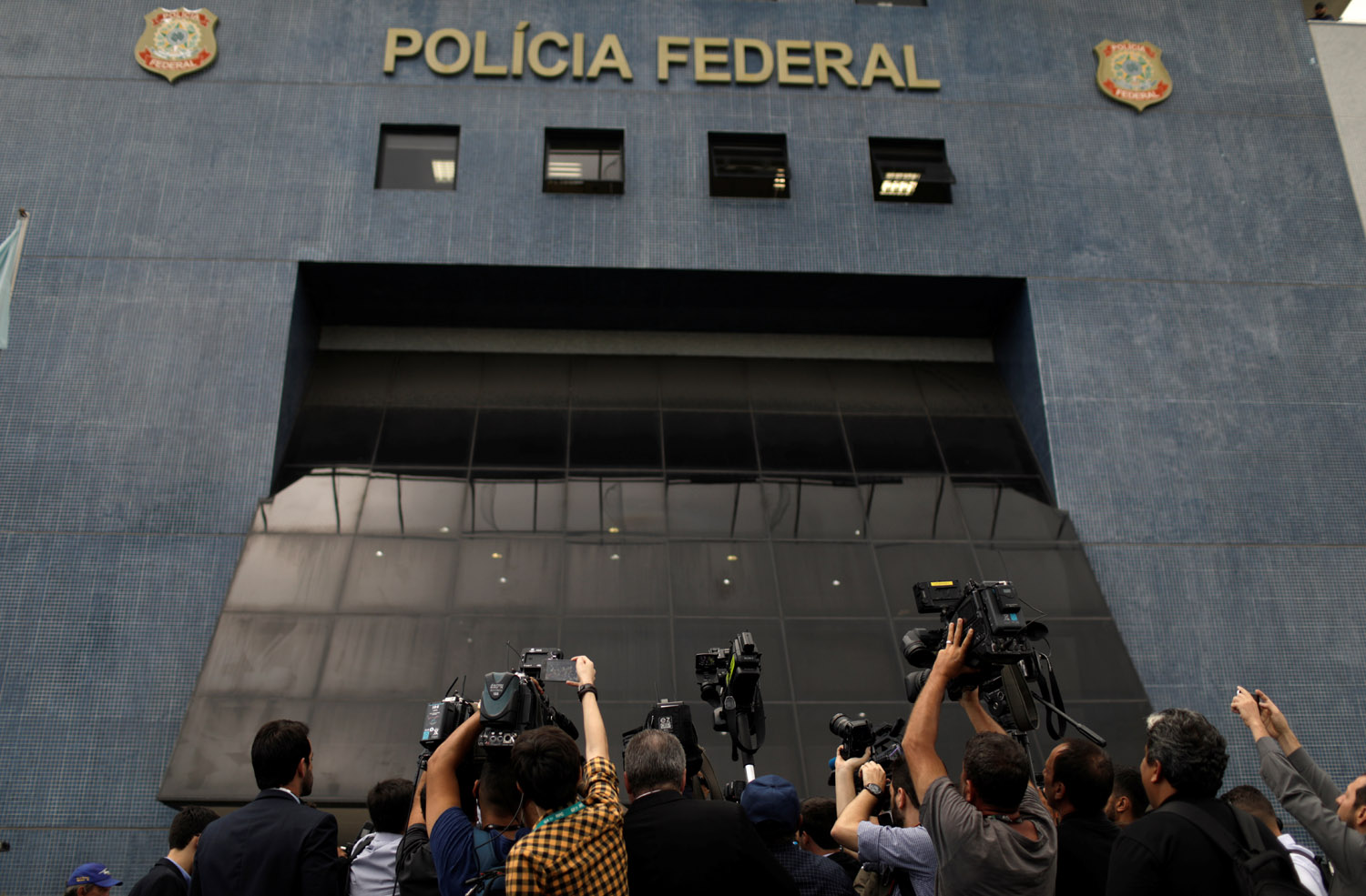 Lula da Silva estaría negociando su entrega con la Policía Federal de Brasil