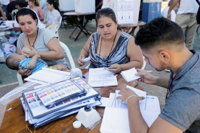 Electoral workers check materials during Paraguay's national elections on the outskirts of Asuncion, Paraguay April 22, 2018. REUTERS/Mario Valdez