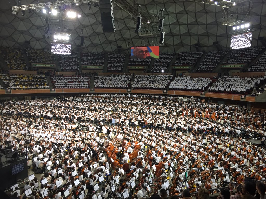 Más de 10 mil jóvenes músicos le rinden homenaje al maestro Abreú en el Poliedro (Video)