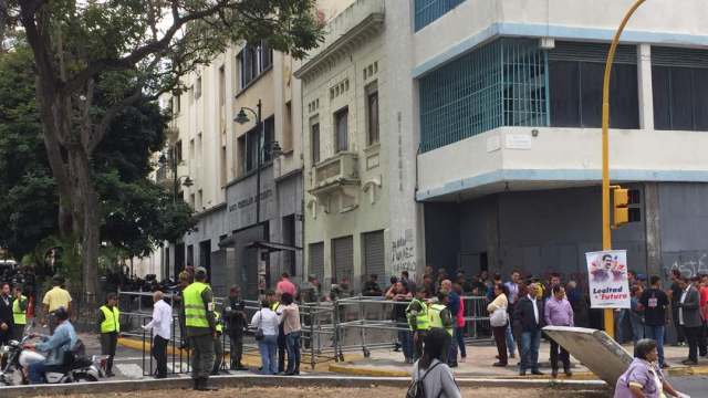 Foto: Impiden el acceso de periodistas al Palacio Legislativo / Eduardo de la Concha - LaPatilla.com