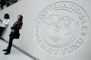 Moneda argentina cae 1,19% a la espera de un nuevo acuerdo con el FMI