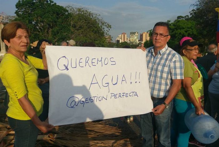 Siguen las protestas en Barquisimeto por escasez de agua #13Abr
