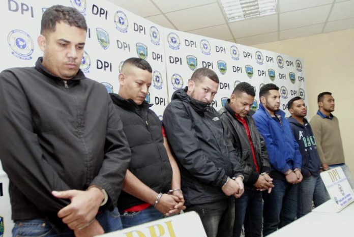 Detienen a siete venezolanos por robar relojes de lujo en Chile