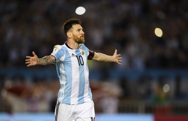 En esta foto de archivo tomada el 23 de marzo de 2017, el argentino Lionel Messi celebra tras anotar contra Chile durante su partido de fútbol clasificatorio para la Copa Mundial de la FIFA 2018 en el estadio Monumental en Buenos Aires, Argentina. / AFP PHOTO / EITAN ABRAMOVICH