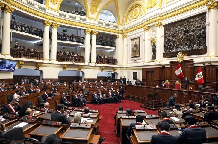 Congreso de Perú admitió a debate moción de vacancia del presidente Martín Vizcarra