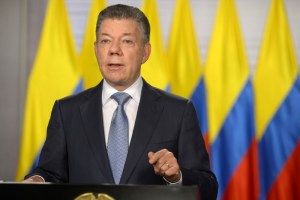 Santos afirma que solución a la crisis venezolana implica la salida de Maduro