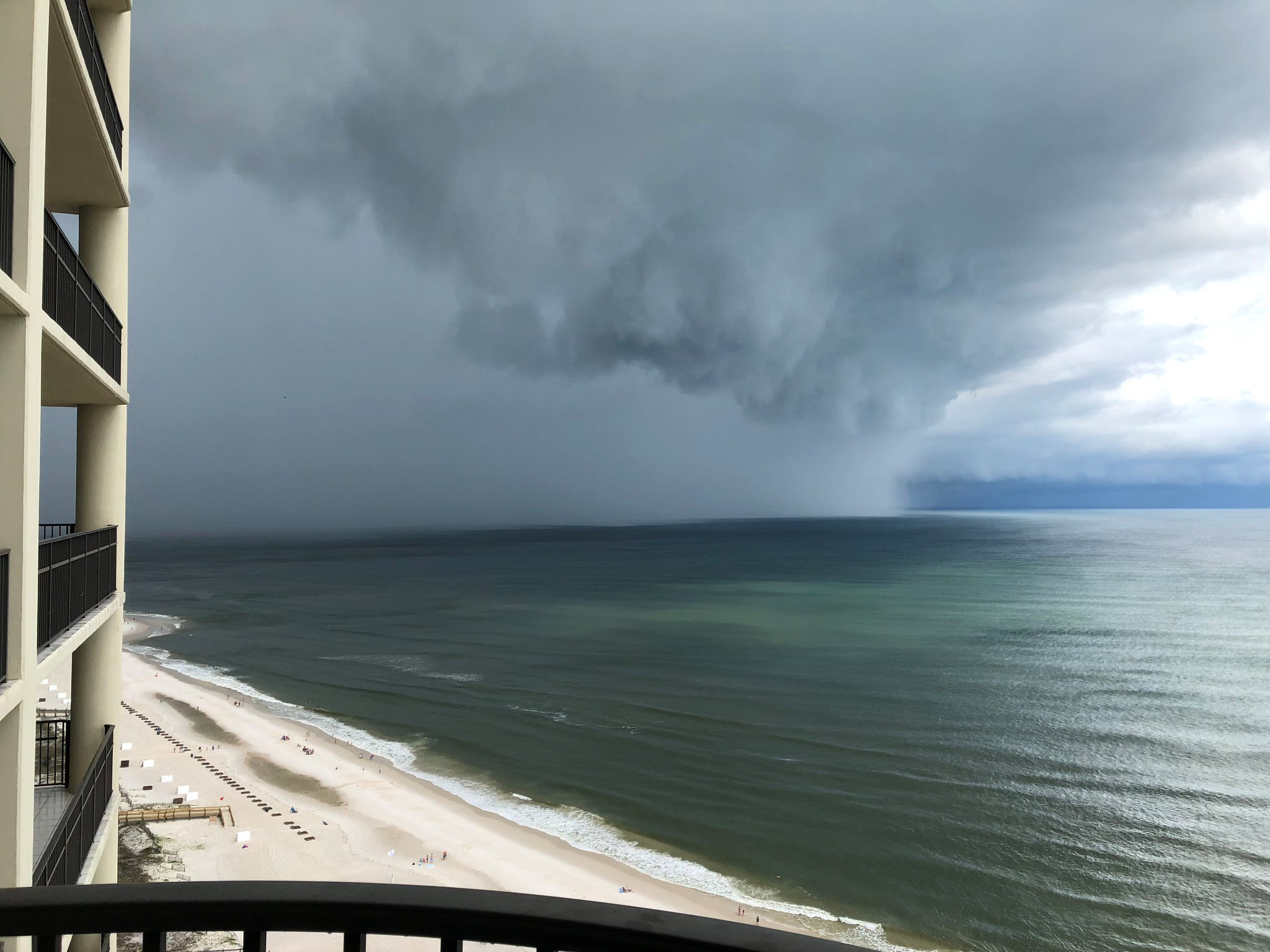 Tormenta Alberto toca tierra en Florida y se debilita