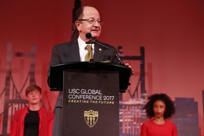 Renuncia presidente de Universidad de California por escándalo de abuso sexual