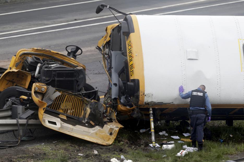 Al menos dos muertos y 45 heridos en accidente de bus escolar en EEUU (FOTOS)