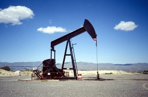 El barril de petróleo cae más del 5% ante preocupación por la demanda