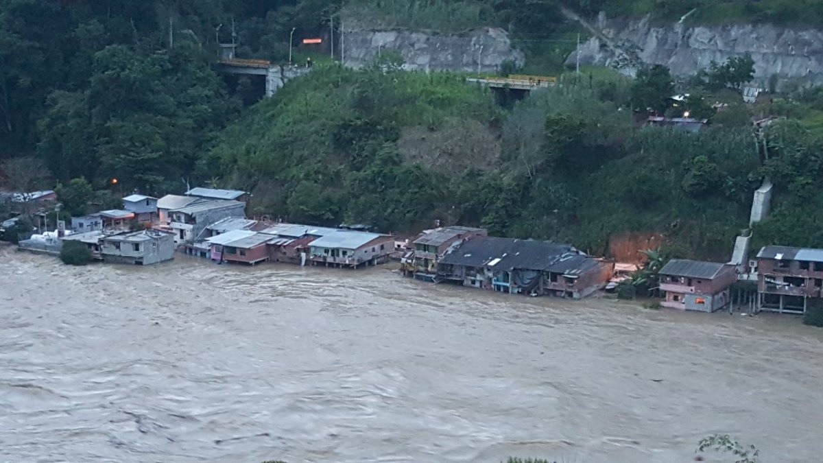 Al menos 600 personas evacuadas en Colombia por crecida del río Cuaca