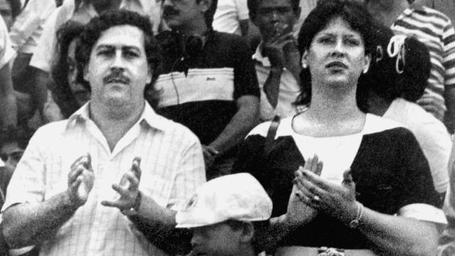 Imagen de archivo de Pablo Escobar, junto a su esposa María Victoria Henao y su hijo Juan Pablo Escobar, ahora conocido como Sebastián Marroquín. (FOTO: AP)