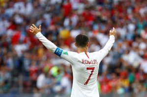 Echito’ bebé: Cristiano Ronaldo se molesta con aficionados iranís por perturbar su sueño