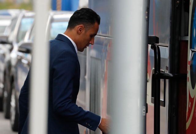 SPB0. St. Petersburg (Russian Federation), 12/06/2018.- Costa Rican national soccer goalkeeper Keylor Navas boards a bus upon arrival at St. Petersburg Pulkovo airport, Russia, 12 June 2018. The team of Costa Rica arrived in Russia for the FIFA World Cup 2018 taking place from 14 June until 15 July 2018. (Mundial de Fútbol, San Petersburgo, Rusia) EFE/EPA/ANATOLY MALTSEV