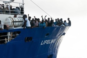 Malta rechaza acoger el barco de Lifeline, con más de 200 migrantes a bordo