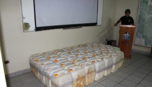 Policía decomisa 831 kilos de cocaína líquida en selva central de Perú