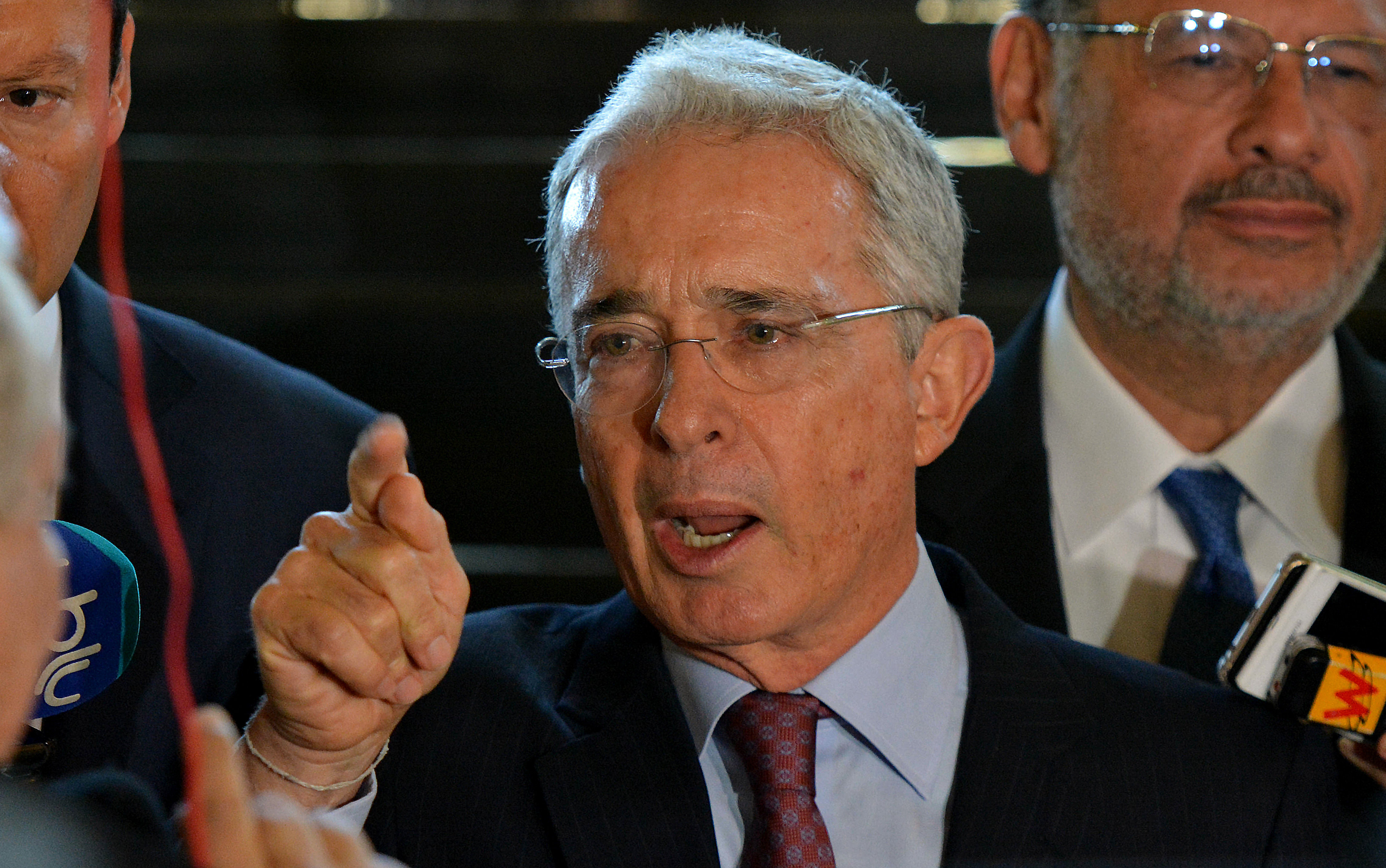 Álvaro Uribe advierte el riesgo para Colombia de que pueda convertirse en Venezuela