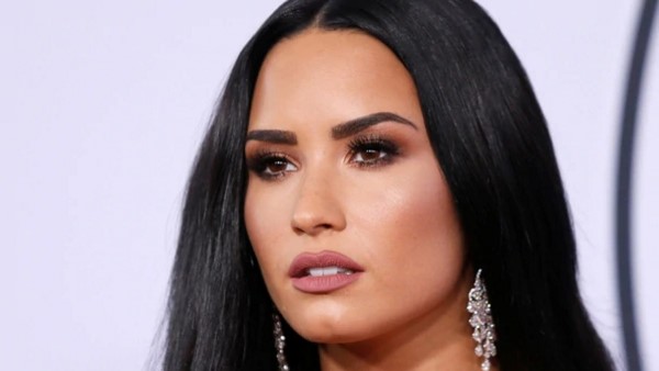 Demi Lovato consintió a sus fanáticos mostrando sus senos en la playa (FOTO)