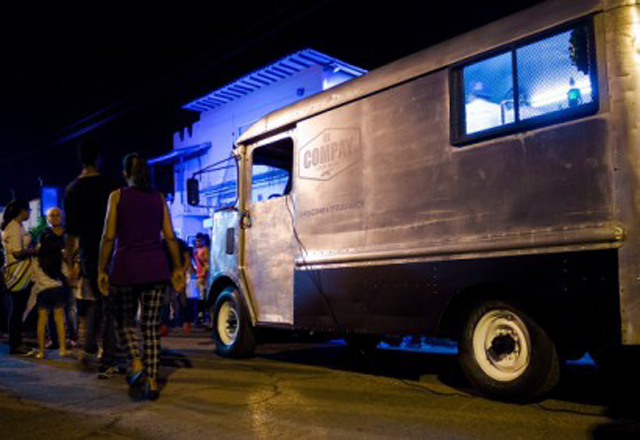 En medio de la crisis, la feria de los food trucks ganan terreno en Caracas