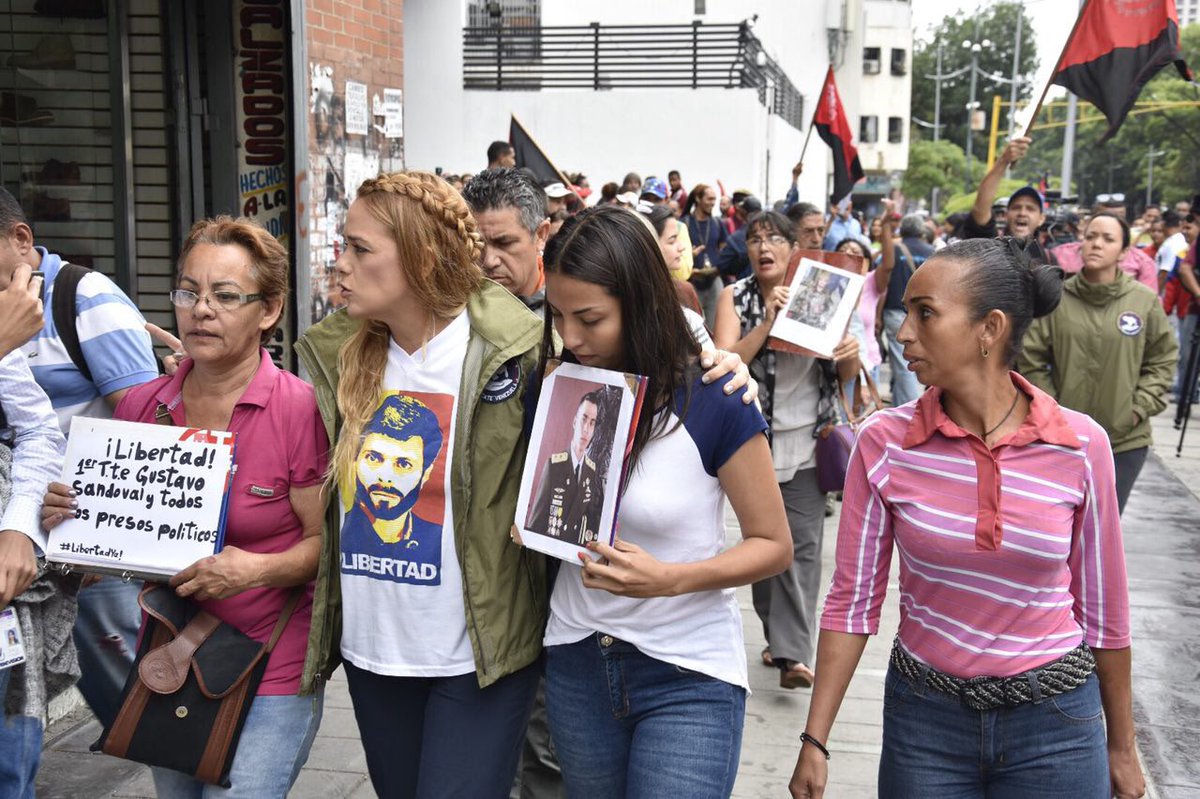 Así asediaron los colectivos chavistas a Lilian Tintori este #3Jul (VIDEO)
