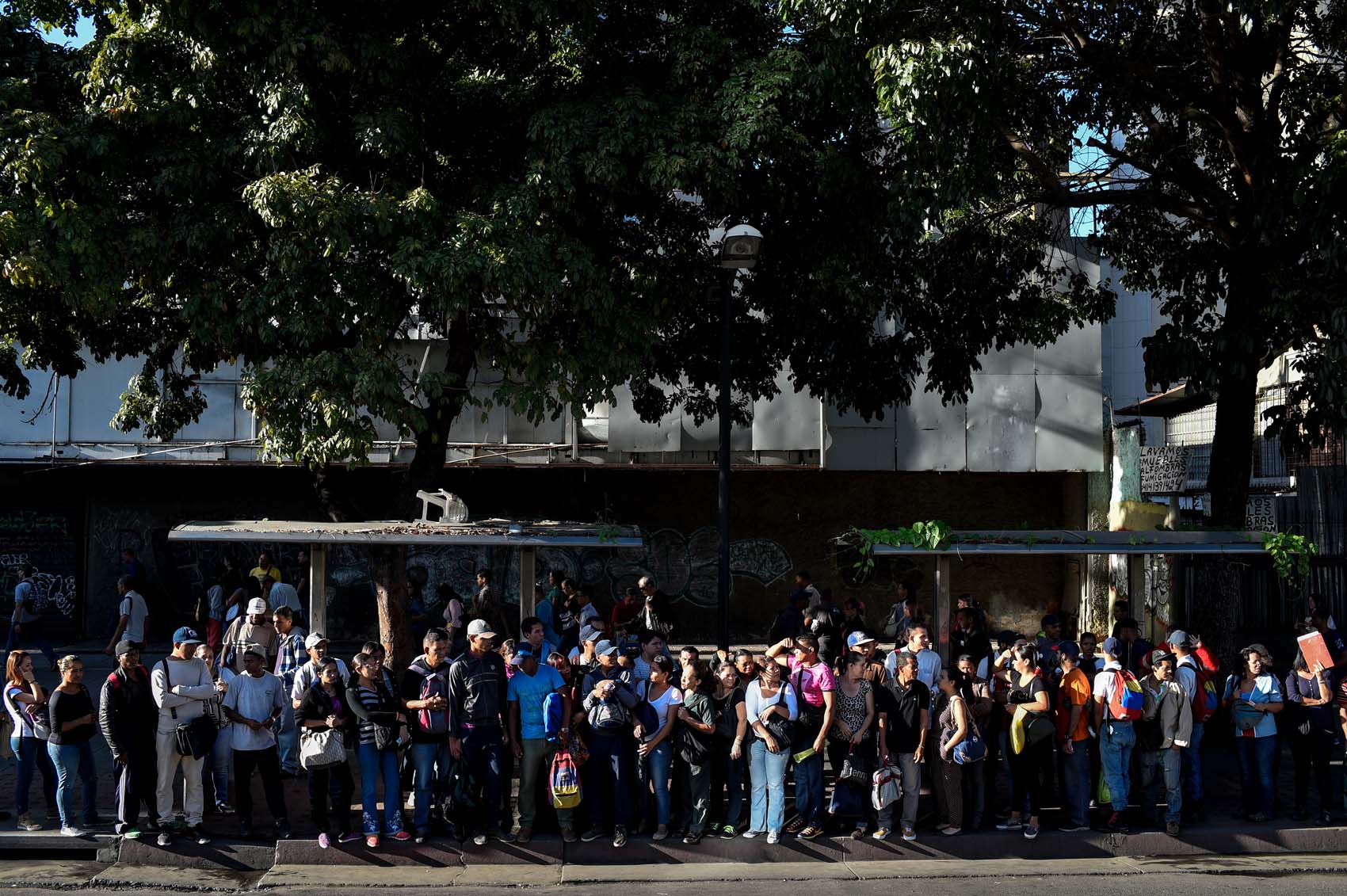 Caos y confusión en el transporte por aumento y nuevos billetes en Venezuela