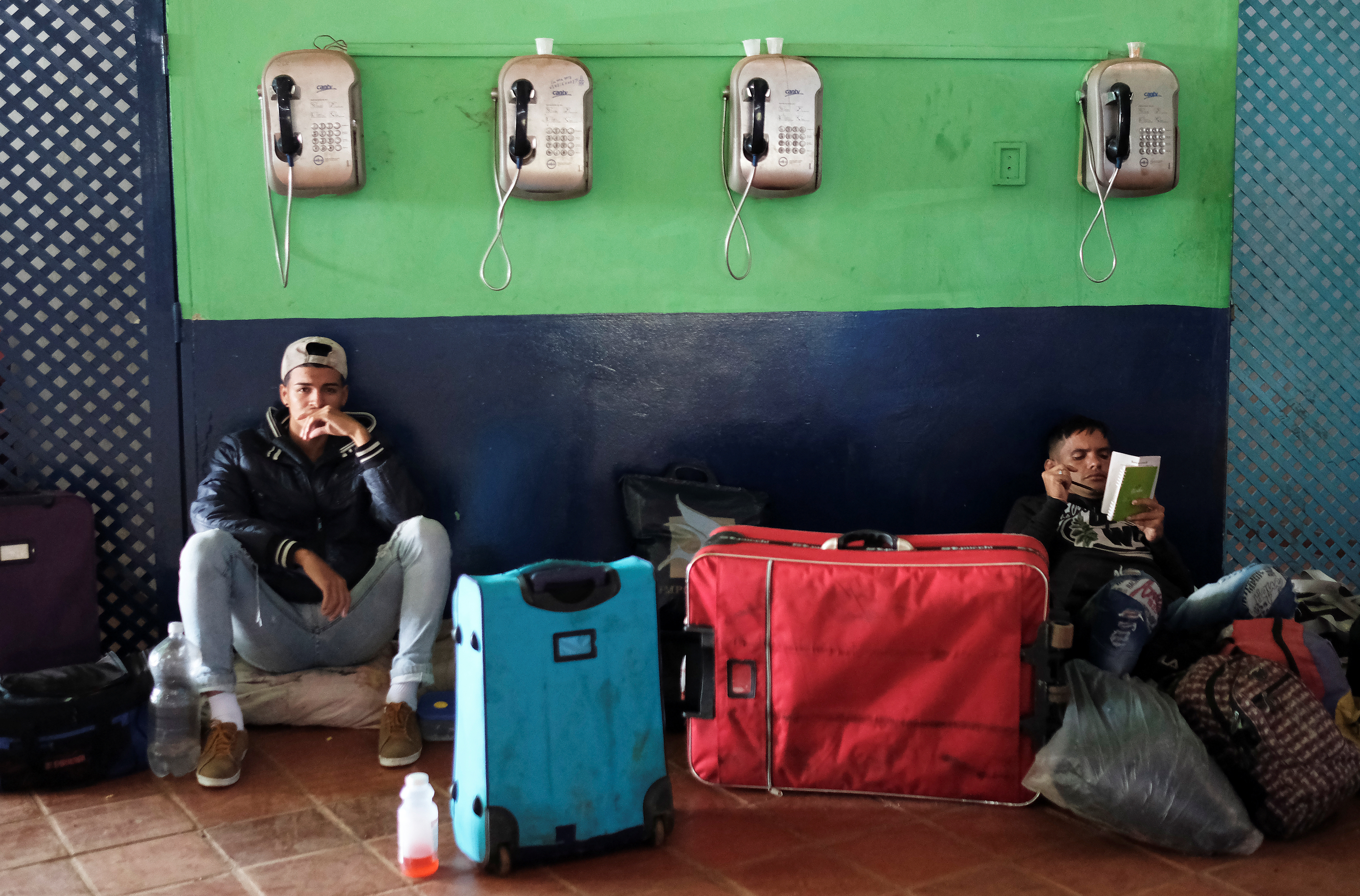 En Video: Venezolanos retornan al país tras ser expulsados de Paracaima