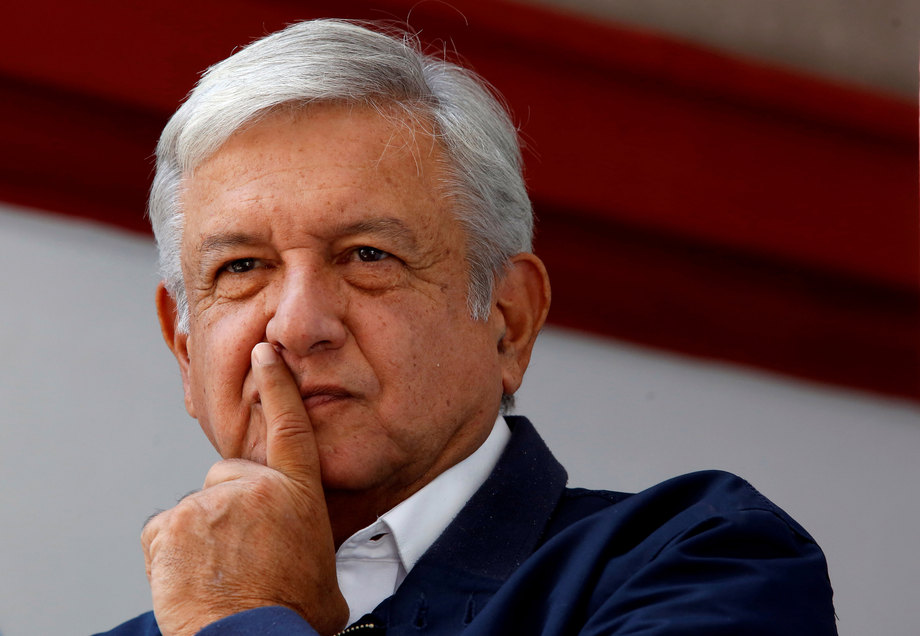 López Obrador anuncia cancelación de millonario proyecto de aeropuerto de México