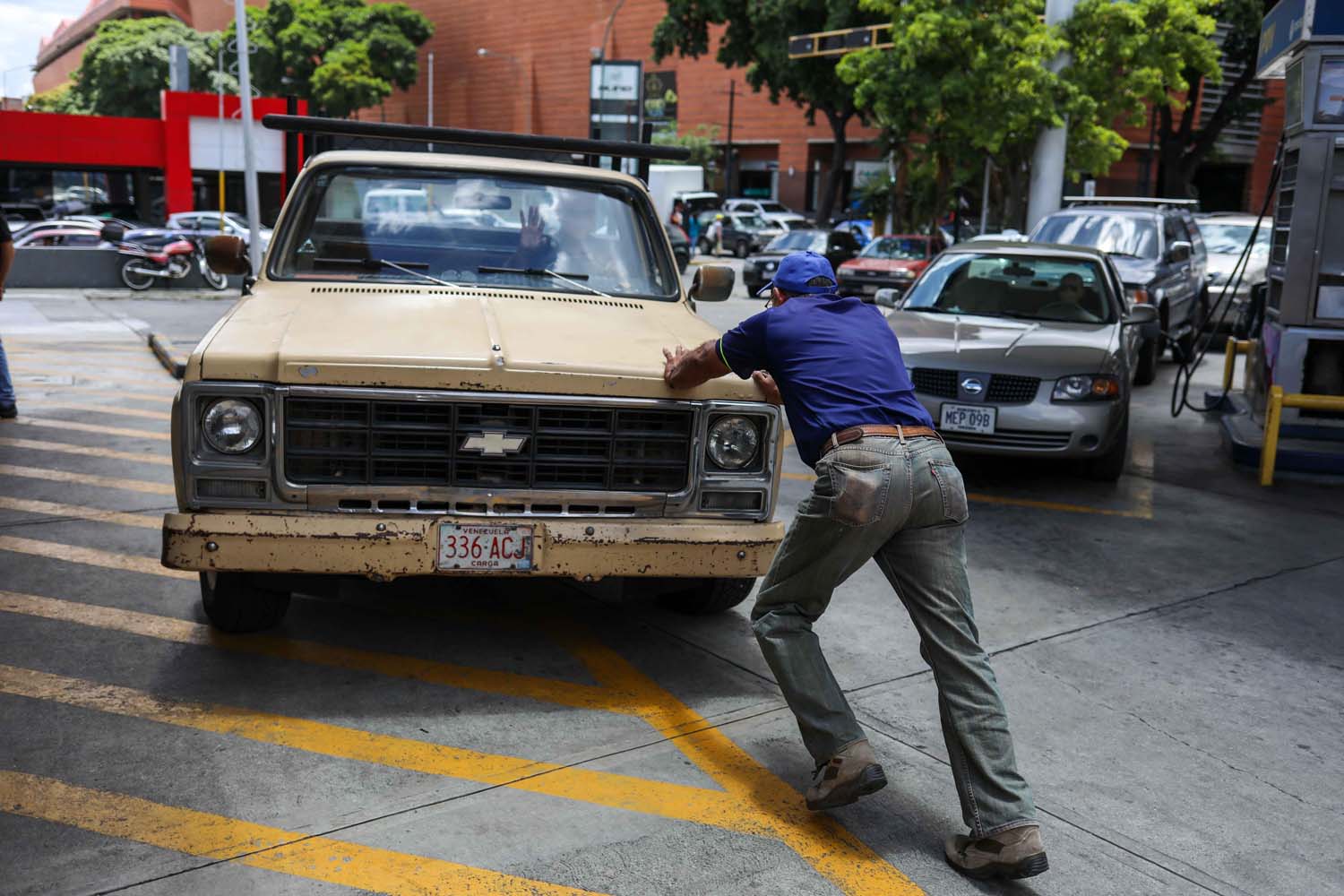 Aumentan las averías en los carros luego de llenar el tanque con gasolina iraní