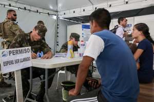 Al menos 14.300 venezolanos obtuvieron permisos de trabajo en la frontera de Brasil
