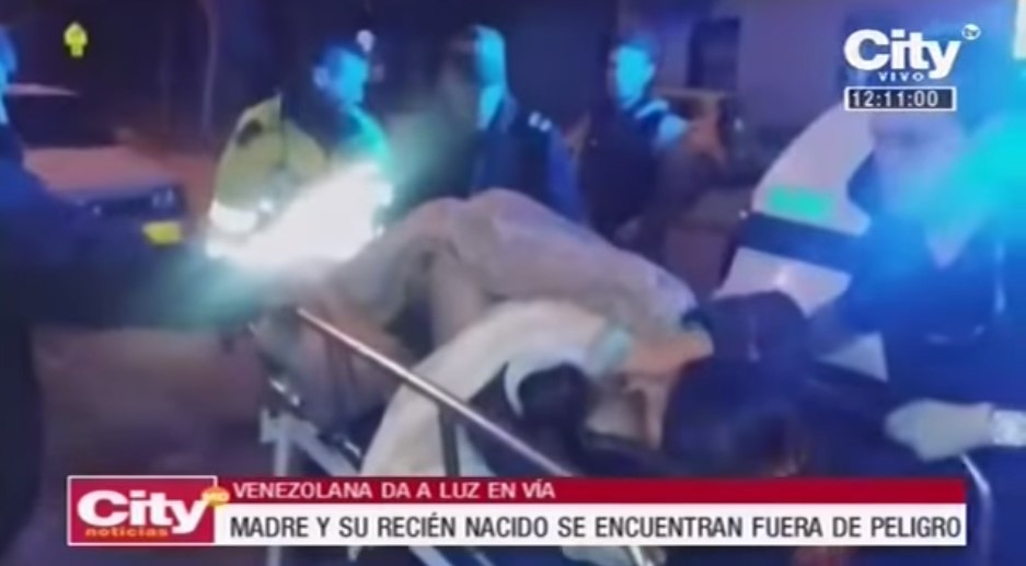 Venezolana dio a luz mientras caminaba por una autopista de Bogotá (Video)