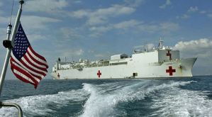 Cómo es el USNS Comfort, el buque hospital que Estados Unidos enviará a América Latina (Fotos)