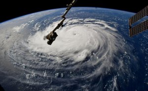 Impresionante imagen desde el ojo del huracán Florence (Video)