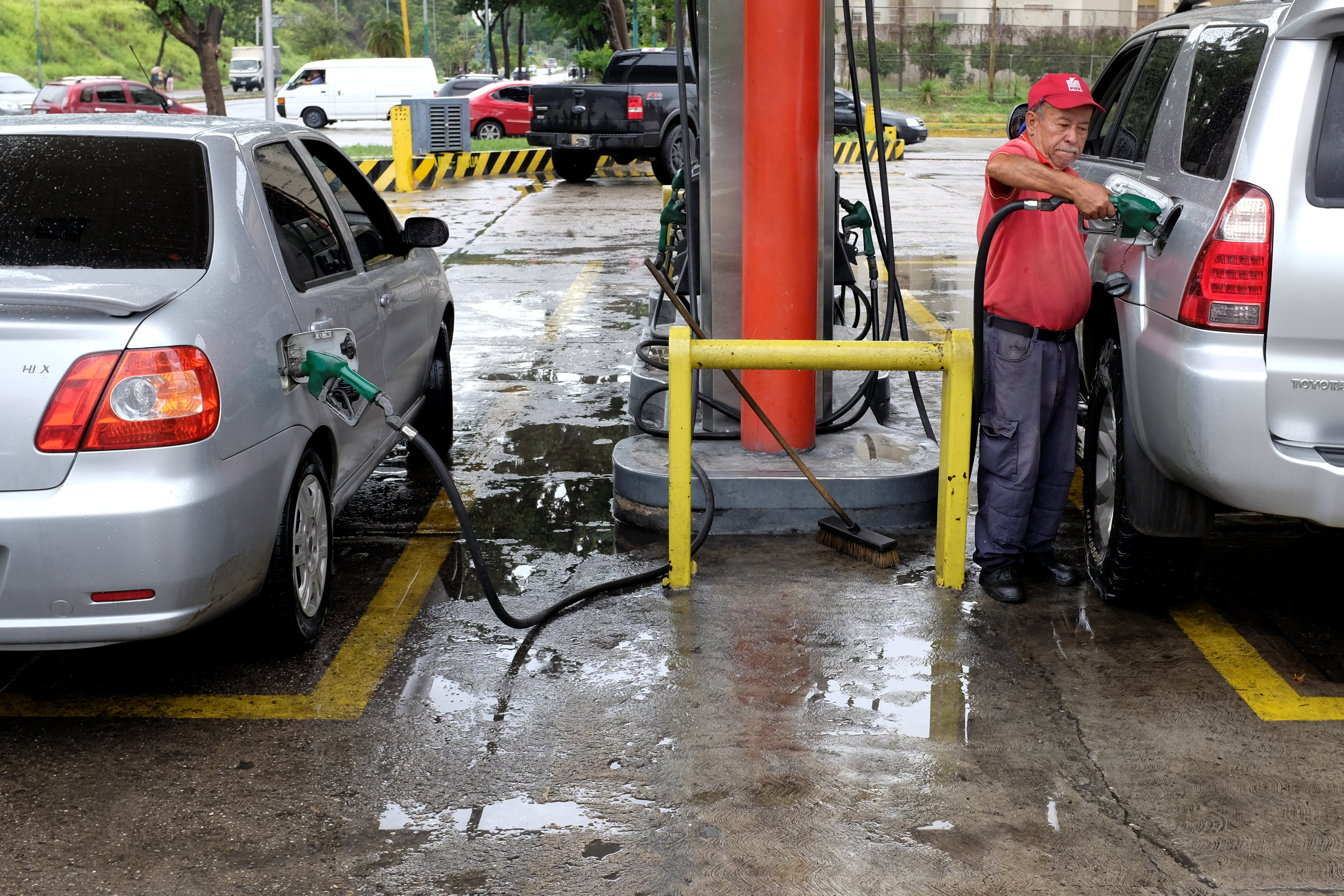 Venezolanos siguen en incertidumbre sobre cobro de la gasolina, tras inicio de prueba de sistema biopago