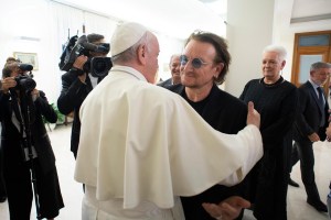 El papa y el cantante Bono hablaron de pederastia en privado en el Vaticano