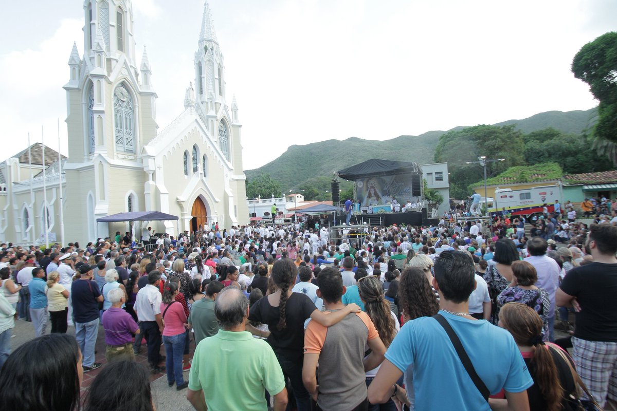 Así fue la bajada de la Virgen del Valle (fotos y videos)