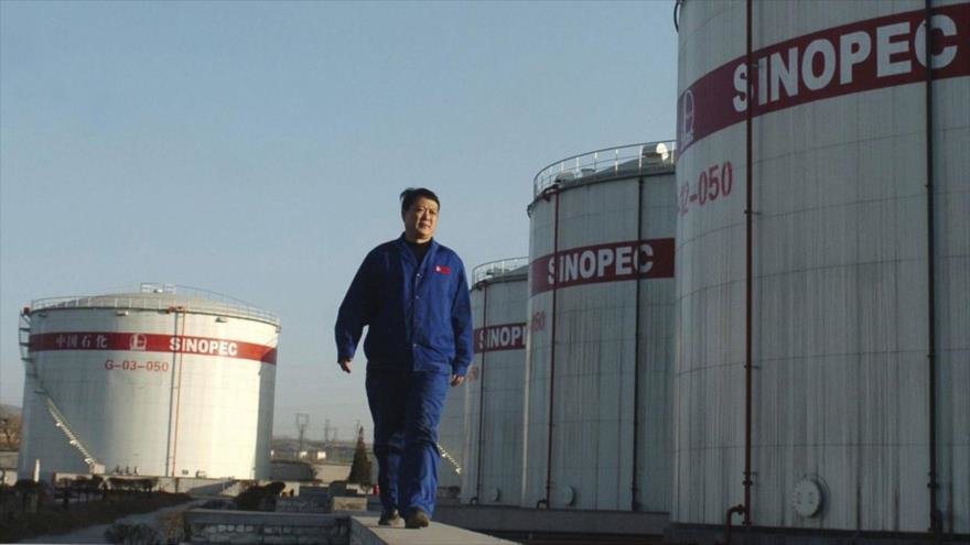 El principal refinador de China, Sinopec, reduce a la mitad las importaciones de petróleo iraní